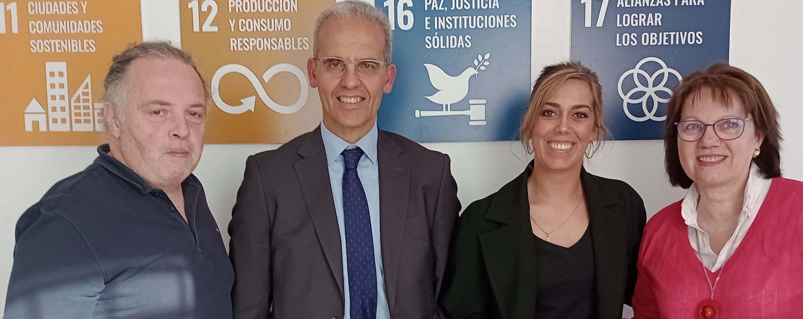 Imagen de representantes de Adisli y del PP