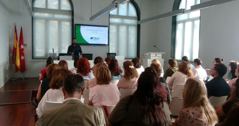 El grupo Autismo Plena Inclusión Madrid forma a personal de los Centros Base de la Comunidad de Madrid