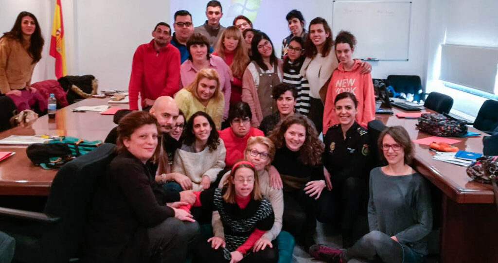 Alumnado y Policías que impartieron la formación