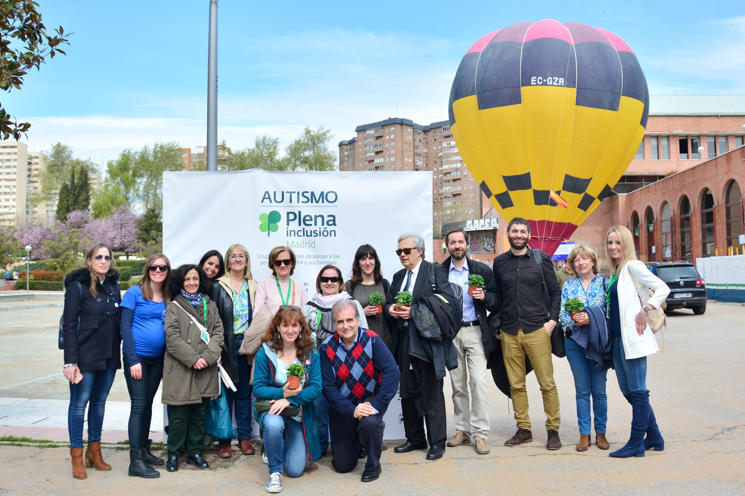 Cientos de personas celebraron con Plena Inclusión Madrid el Día Mundial de Concienciación sobre el Autismo