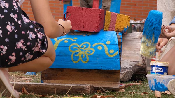 pintando bancos