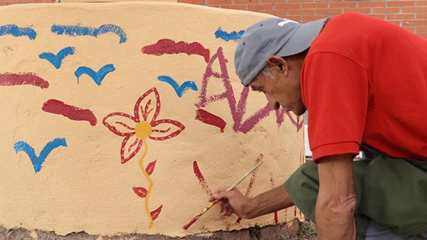 pintando muro