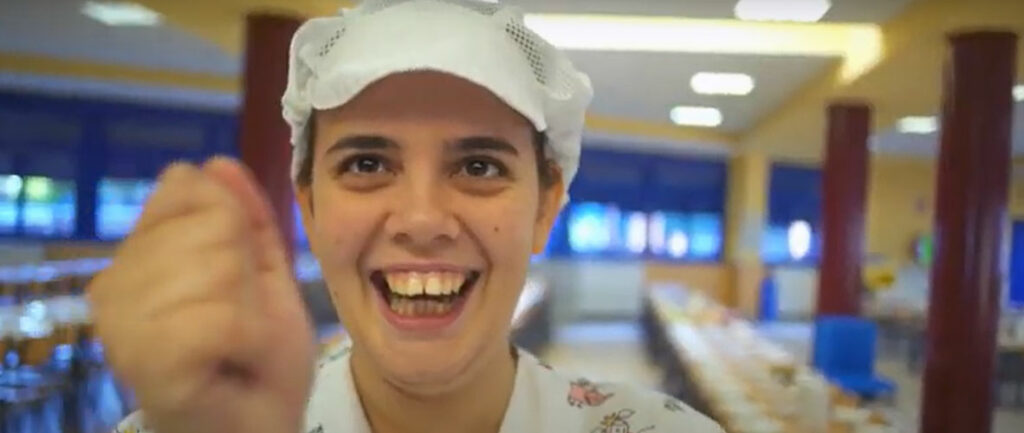 Una mujer particiipante del proyecto de empleo personalizado