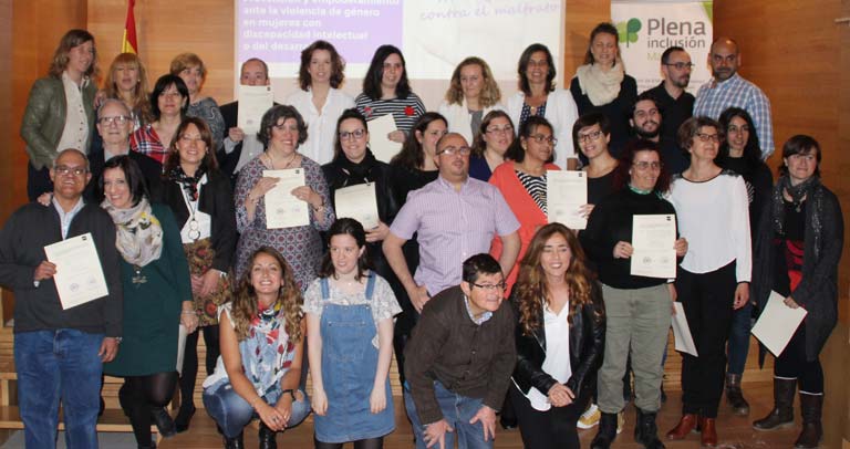 Foto de familia nueva promoción de diplomados