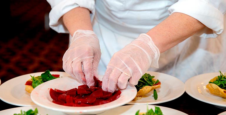 Afanias ofrece formación como auxiliar de cocina