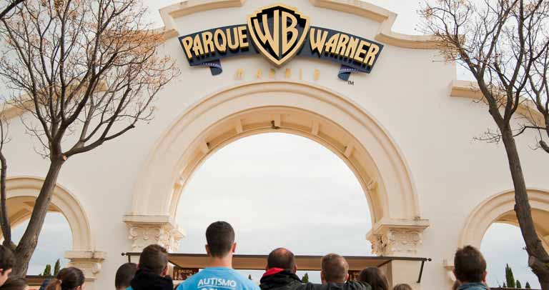 Parque Warner, Fundación Parques Reunidos y Metro de Madrid se suman a la celebración del Día del Autismo