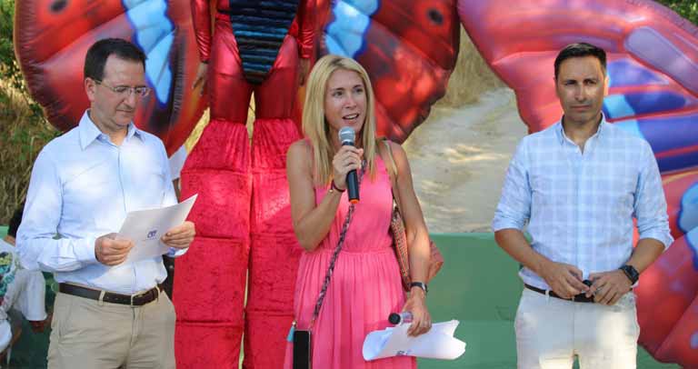 Concejala del Ayuntamiento y Javier Luengo en la inauguración del Oasis de Mariposas