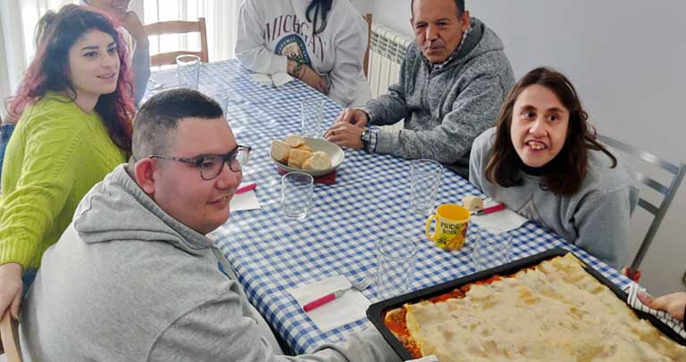 Afanias estrena un nuevo piso en comunidad