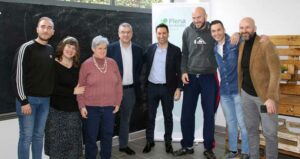 Foto de familia con participantes en el encuentro