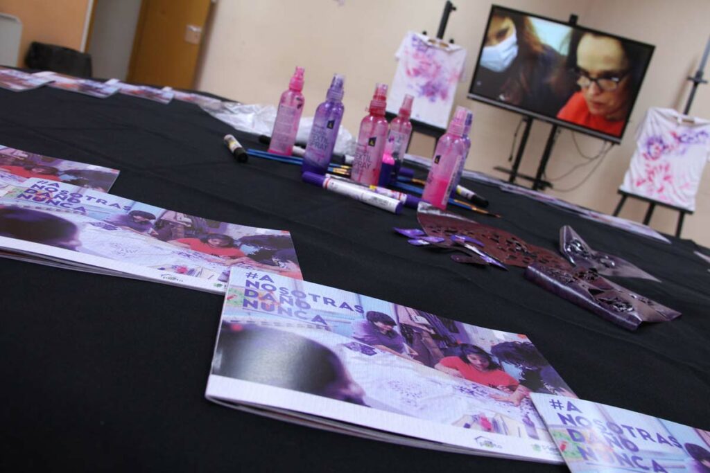 Fanzines desarrollados en proyecto de Natalia Velarde con mujeres con TEA en torno al 25N