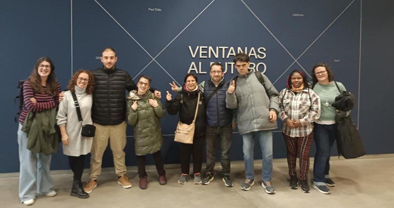Ya está disponible la guía en Lectura Fácil de la exposición ‘Ventanas al futuro’, de la Fundación Telefónica